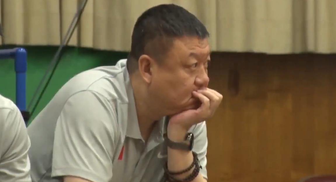 68岁临时工带进总决赛：金骑士换帅赌赢，西区黑马杀穿三强